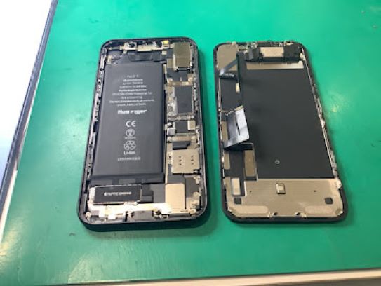 iPhone11の画面交換ならデータをそのまま・最短即日修理のスマホ修理工房ラザウォーク甲斐双葉店へ